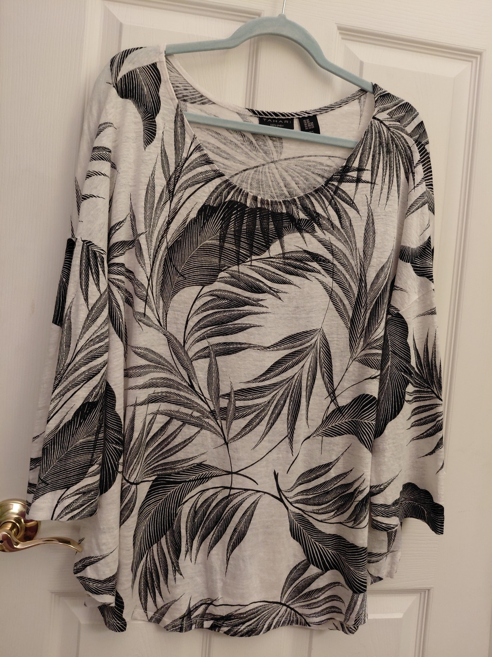 Tahari Black and White Palm-Print Long Sleeve Tunic Top